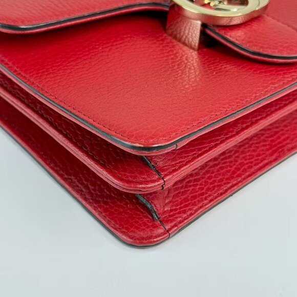 Gucci Red Leather GG Logo Crossbody Bag with Chain Strap & Gold Hardware - Picture 9 of 10